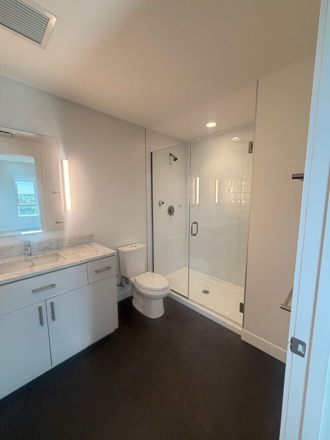Building Photo - Beautiful Apartment in Allston
