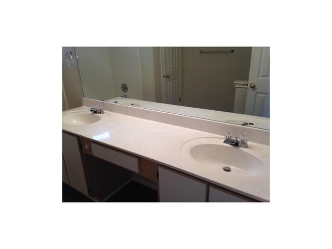 Building Photo - 1502 Carriage Hills Trail