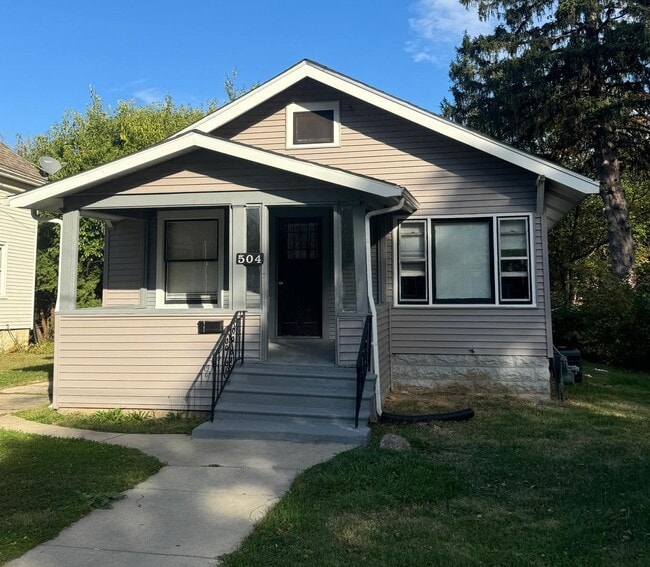 Primary Photo - 504 Howard Ave