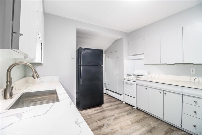 Building Photo - 9 Nicholas Square