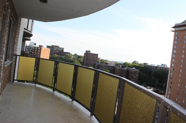 Building Photo - 150 Overlook Ave
