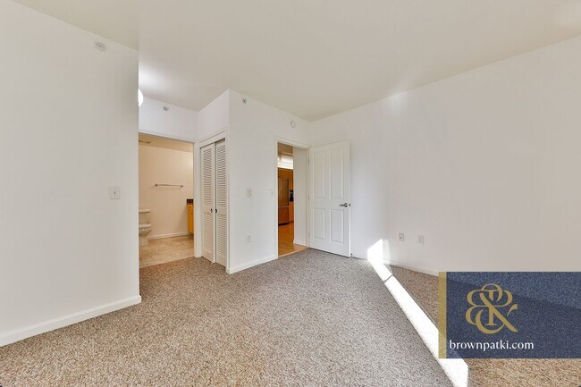 Building Photo - 140 S Van Ness Ave