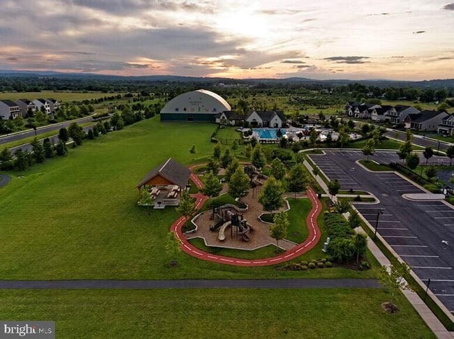 Building Photo - 513 Parkland Dr