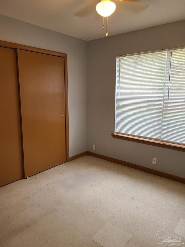 Building Photo - 457 S L St