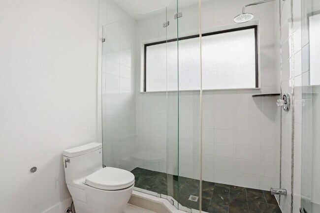 Building Photo - 11180 Isle Brook Ct