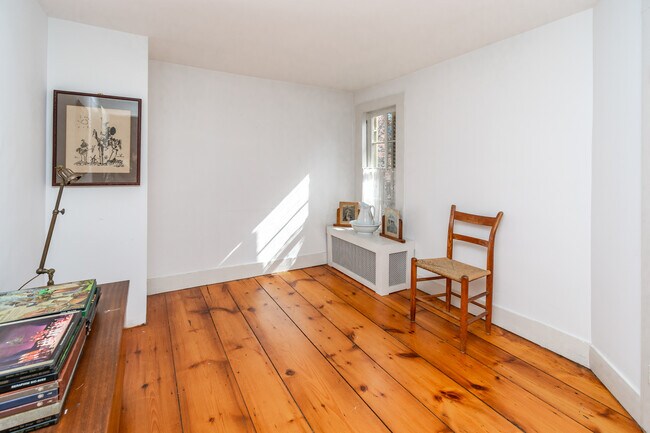 Building Photo - 45 York St