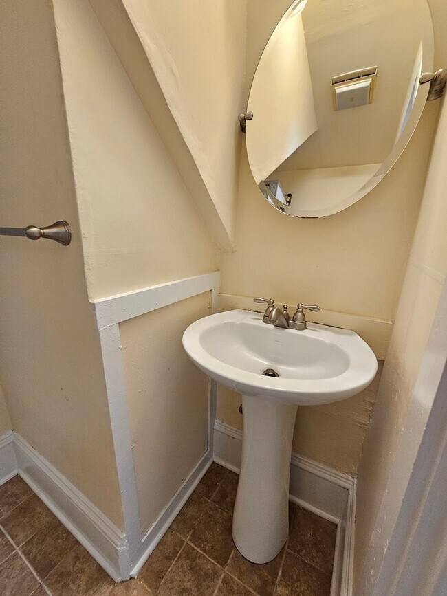 Building Photo - 234 Pearl St