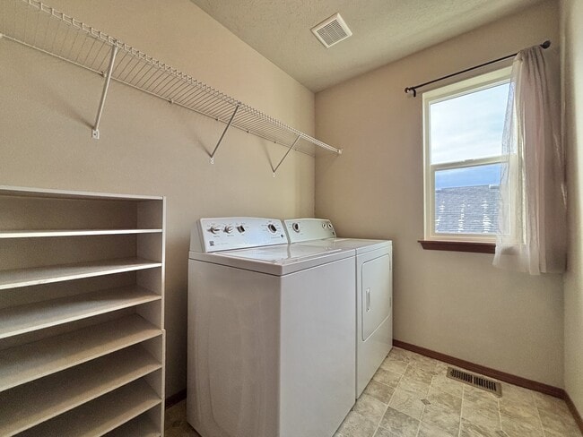 Building Photo - 8811 N Elm St