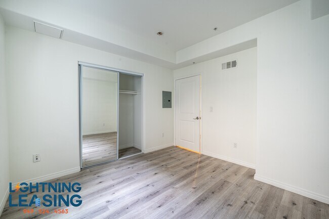 Building Photo - 11923 Kling St