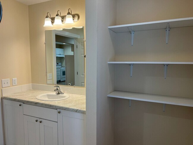 Building Photo - Recently Updated 3 Bedroom near OTC