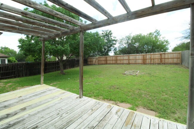 Building Photo - 8118 Chestnut Manor Dr
