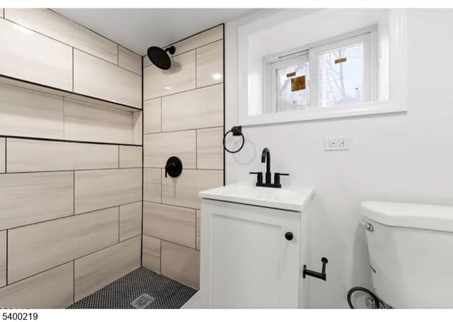 Building Photo - 295 Halsted St