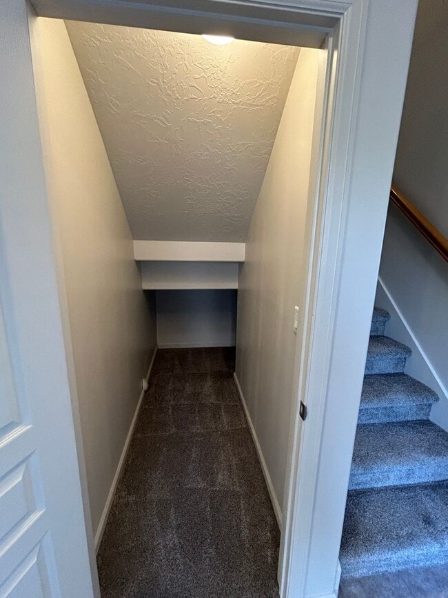 Building Photo - 2 Master Suites, 2.5 Bath Condo in West Jordan