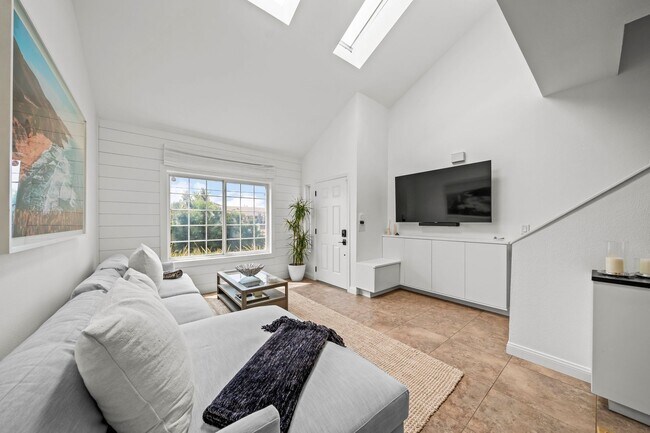 Building Photo - Fully Furnished Rental Imperal Beach