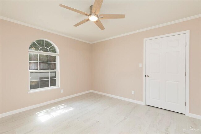 Building Photo - 29 Tulip Ave