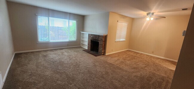 Building Photo - Beautifully Updated 3 Bedroom 2 Bathroom Home in the Highly Desirable S. Land park Neighborhood
