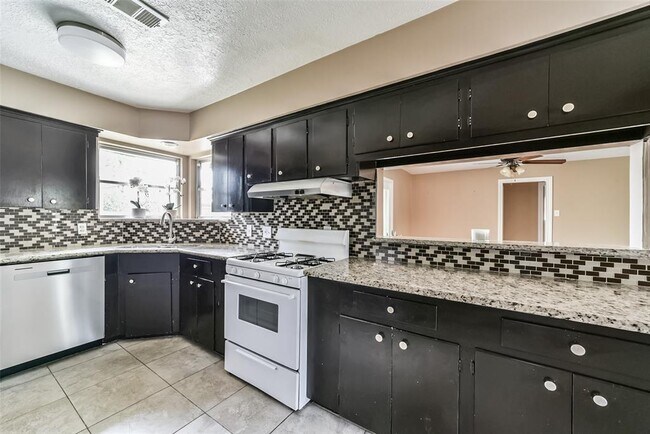 Building Photo - 11003 Oasis Dr