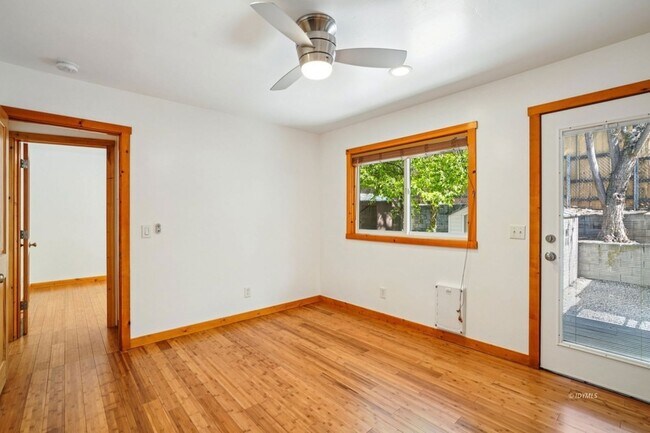 Building Photo - 54025 Strawberry Valley Dr