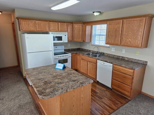 Building Photo - 4410-4152 152nd St