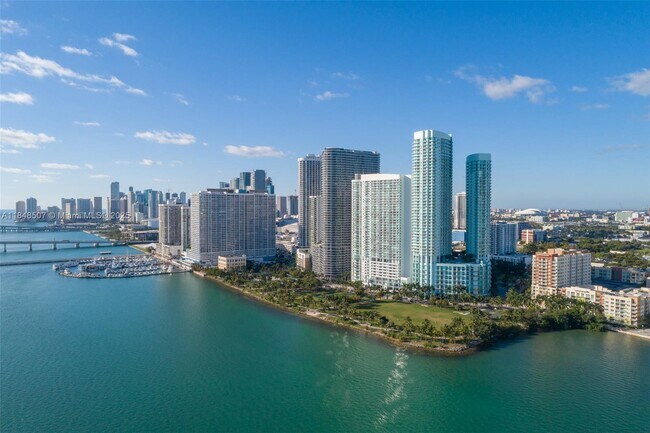 Building Photo - 1900 N Bayshore Dr