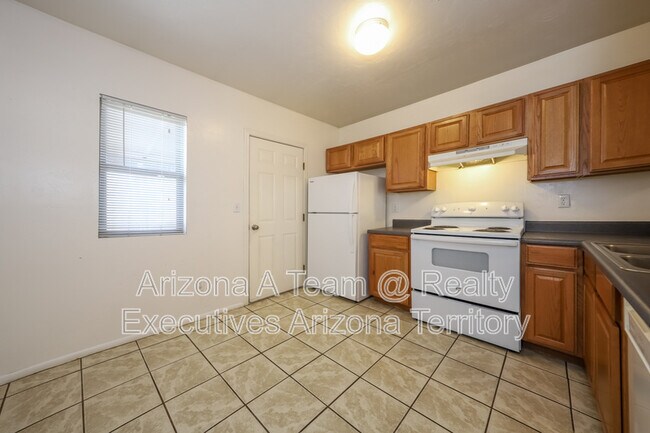 Building Photo - 2635 N Fontana Ave