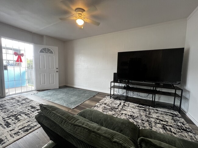 Building Photo - 94-309-249 Waikele Rd