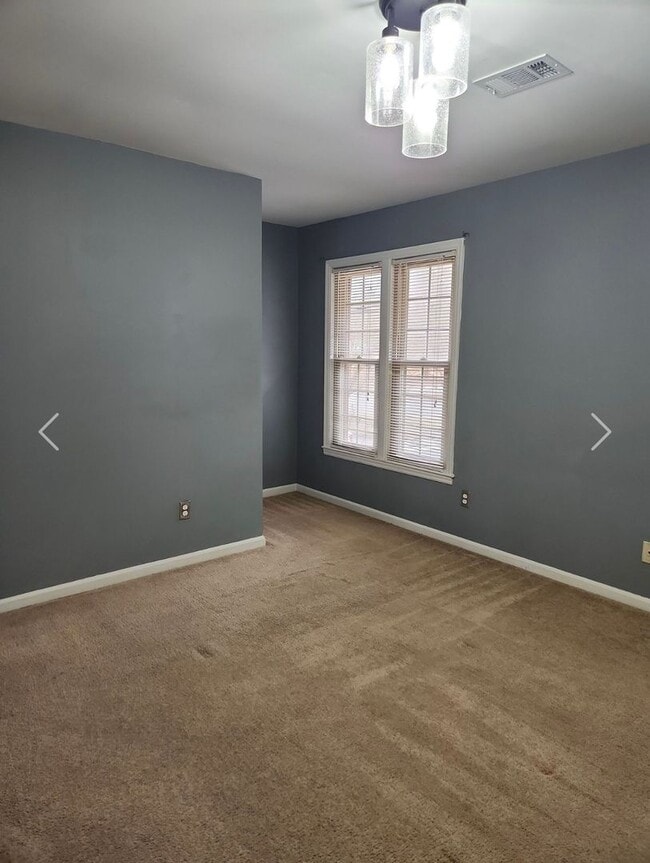 Building Photo - Oaks Townhouses