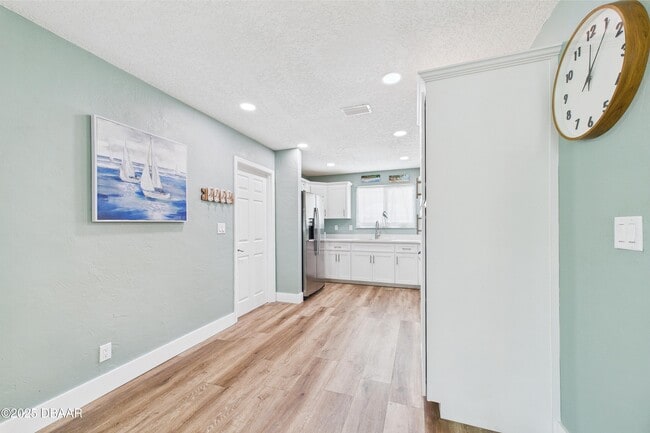 Building Photo - 4035 Oriole Ave