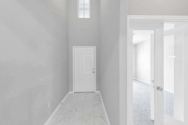 Building Photo - 5462 Grand View Dr