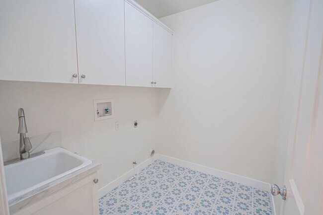 Building Photo - Spacious 4-Bedroom Pool Home in Saugus with Stunning Views & Community Amenities!