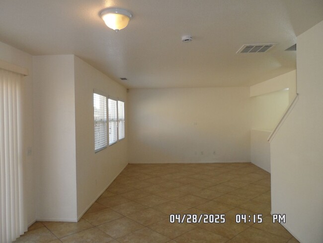 Building Photo - 3 Bedrooms, 2 1/2 Bathrooms, 2 Story, Loft...