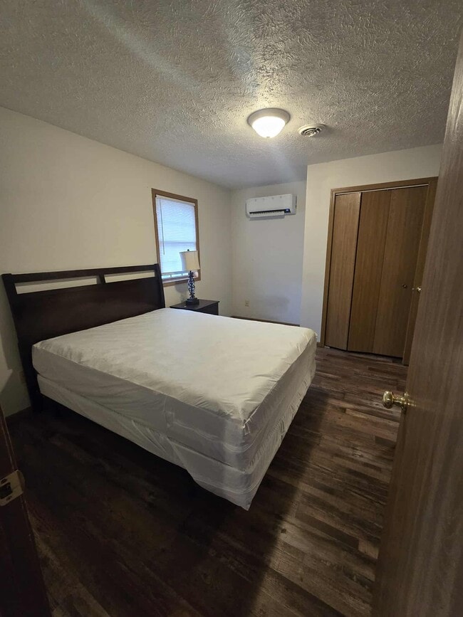 Building Photo - 115 Holly Dr