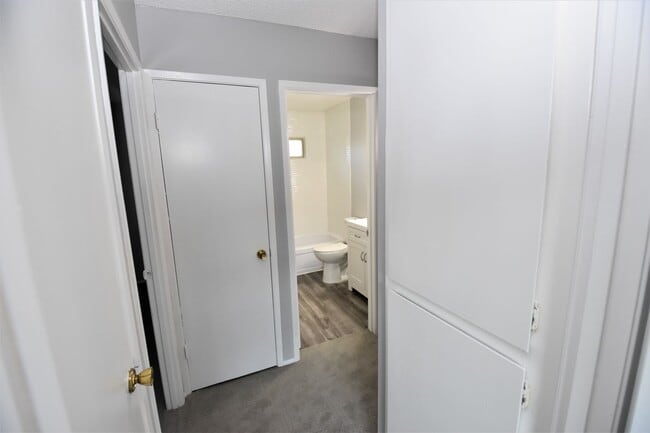 Building Photo - 8744 Woodman Way