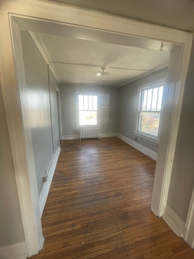 Building Photo - 609 Wellington Ct