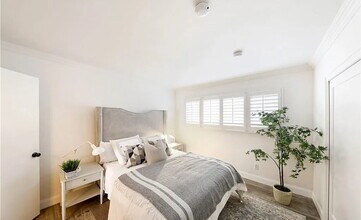 Building Photo - Amazing and Wonderful one bedroom Apartment .