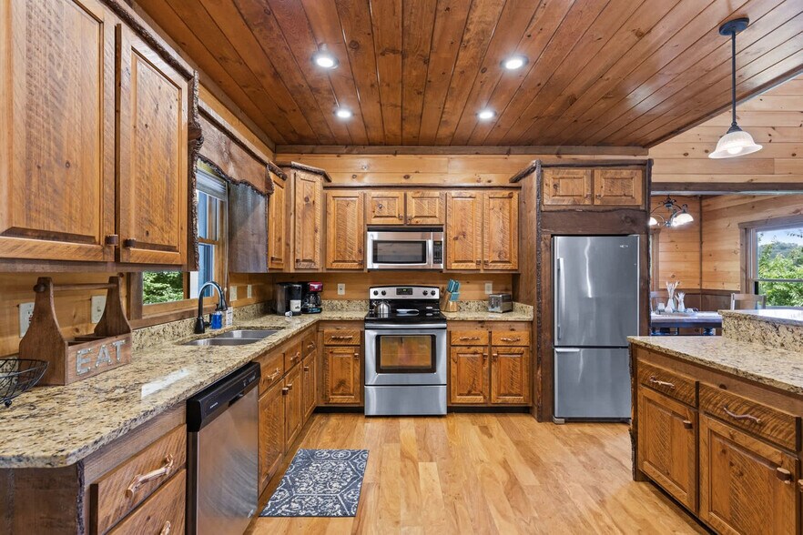 Building Photo - 98 Shalom Ln