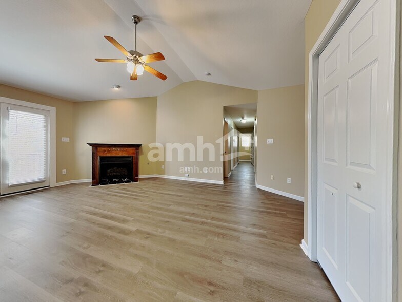 Building Photo - 5404 Silver Grove Ln