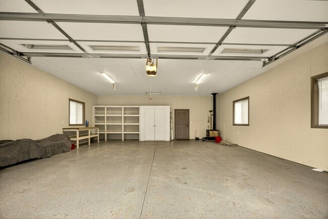 Building Photo - 860 Humbug Creek Rd