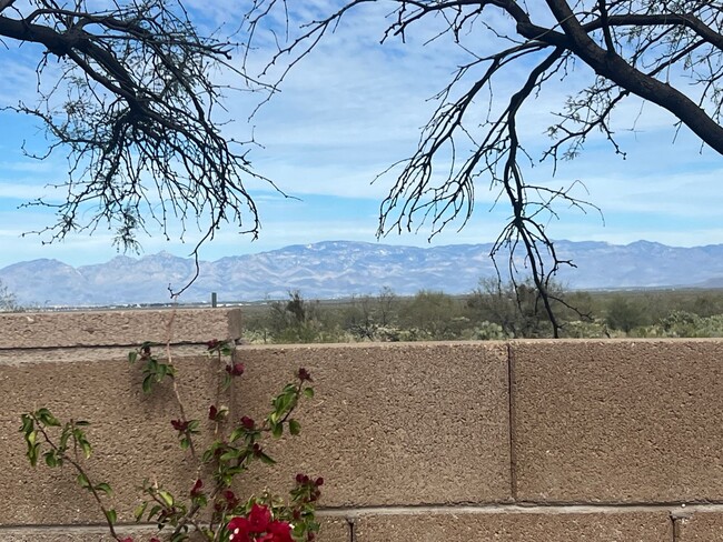 Building Photo - ATTRACTIVE SANTA FE 3 BEDROOM IN VAIL SCHOOL DISTRICT.