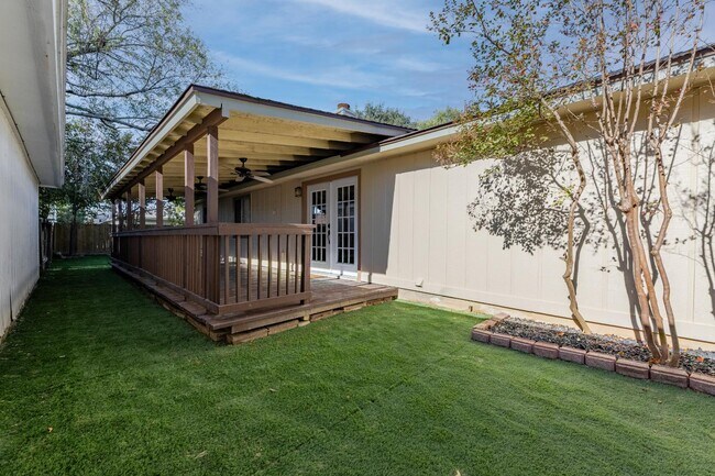 Building Photo - 15531 Knollglade