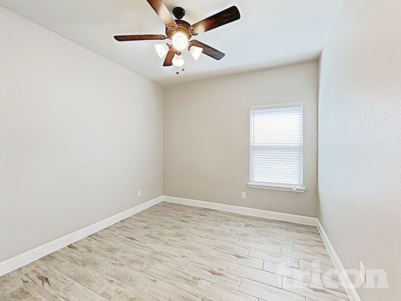 Building Photo - 7708 Cottonwood Dr