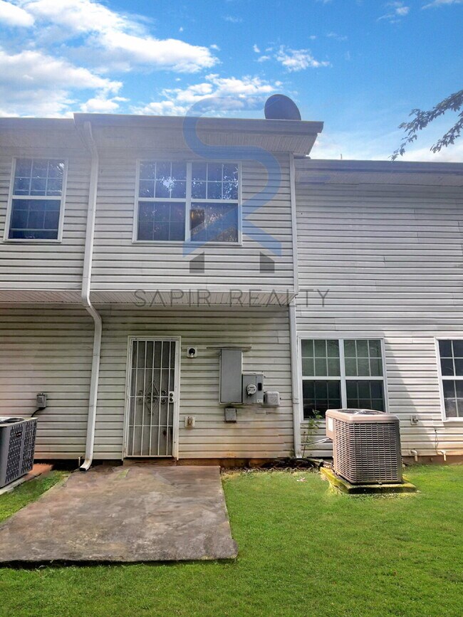 Building Photo - 1562 Eastern Sunrise Ln