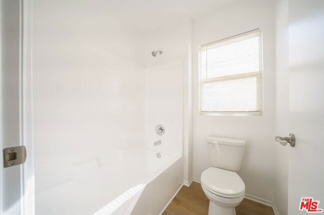 Building Photo - 121 Cancion Way