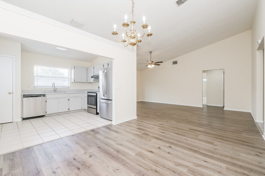 Building Photo - 10147 Cedar Dune Dr