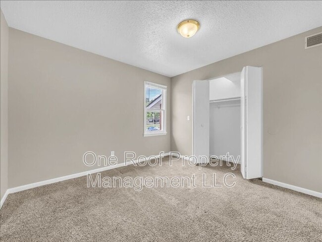Building Photo - 1909 Chateau Dr
