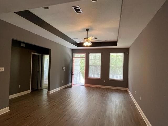 Building Photo - 35621 Oakridge Ave