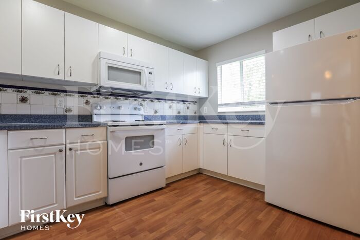 Building Photo - 2957 Wenona Dr