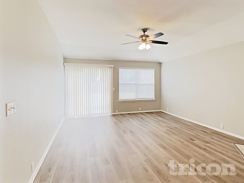 Building Photo - 4704 Provence Dr