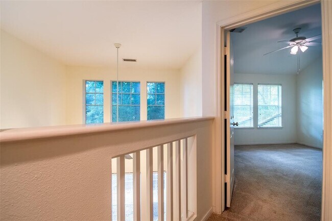 Building Photo - 16 Scarlet Woods Ct