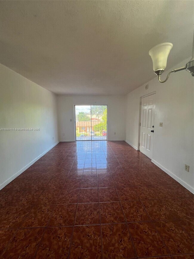 Building Photo - 13725 NE 6th Ave